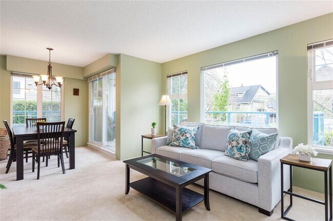 Photo du bâtiment - 735 W 15th Ave