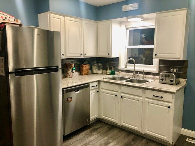 Kitchen - 1000 Gail Ave