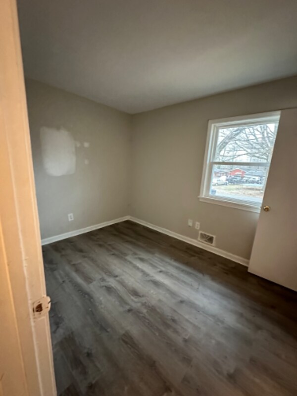 Building Photo - 8505 Robin Hill Dr