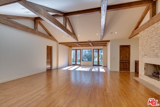 Foto del edificio - 9530 Hidden Valley Rd