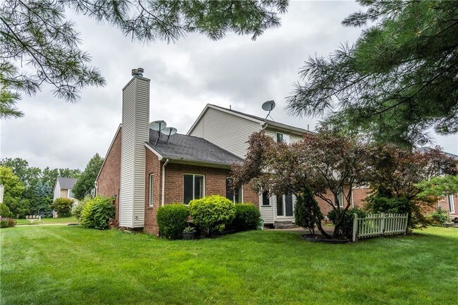 Building Photo - 2210 Radcliffe Dr