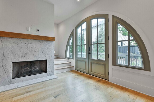 Building Photo - 335 Sage Ln