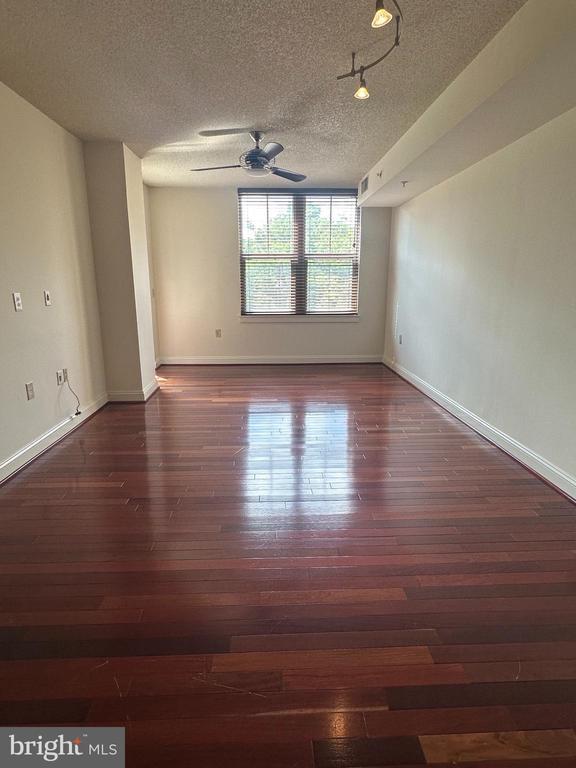 Building Photo - 11760 Sunrise Valley Dr