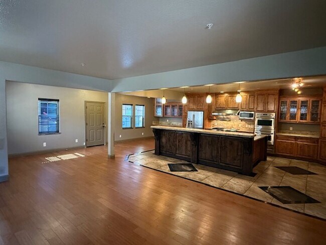 Foto del edificio - 2-Story Rodeo Home with Beautiful Spacious...