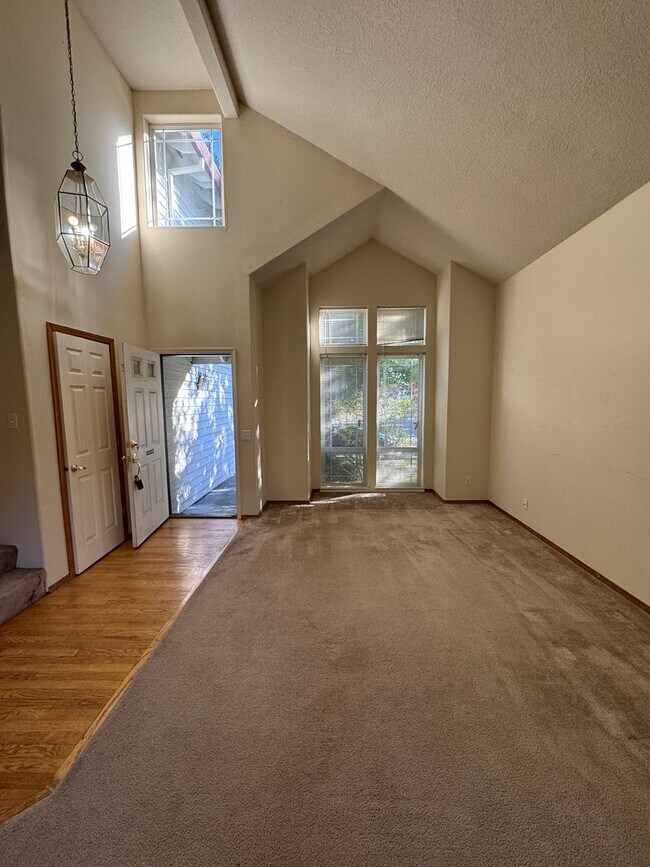Building Photo - 20205 SW Midline St