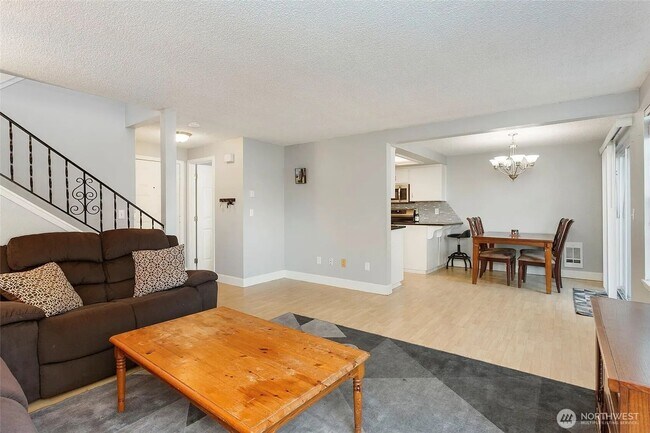Foto del edificio - 713 8th Ave Pl NW