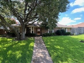 Building Photo - 2220 Teakwood Ln