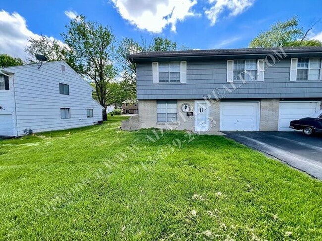 Building Photo - Updated 2 Bed 1 Bath Overland Park Duplex-...