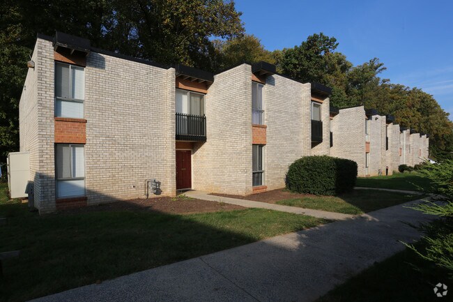 Foto del edificio - TOWNE CREST APARTMENTS