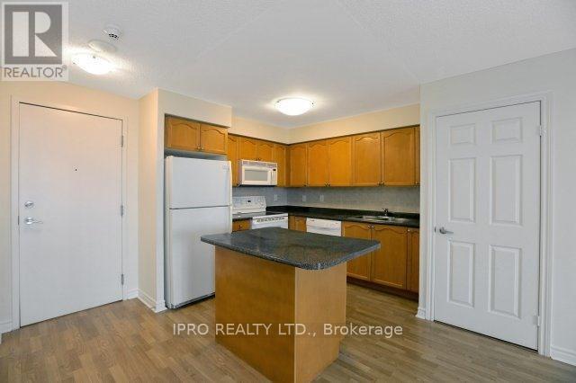 Building Photo - 3880-3880 Duke of York Blvd