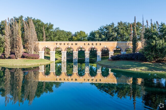 Tuscany inspired architecture is a common sight in the neighborhood of Tuscan Lakes.