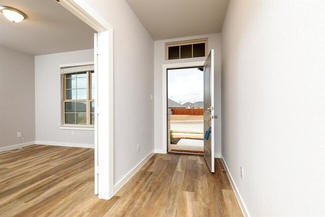 Foto del edificio - 14305 Tupper Trail