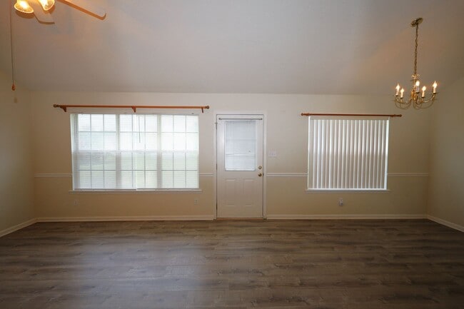 Building Photo - 4200 Shadowwood Dr