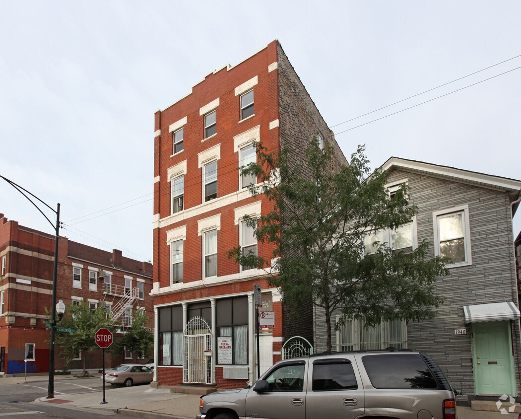 Building Photo - La Fama