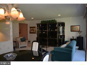 Building Photo - 115 E Kings Hwy