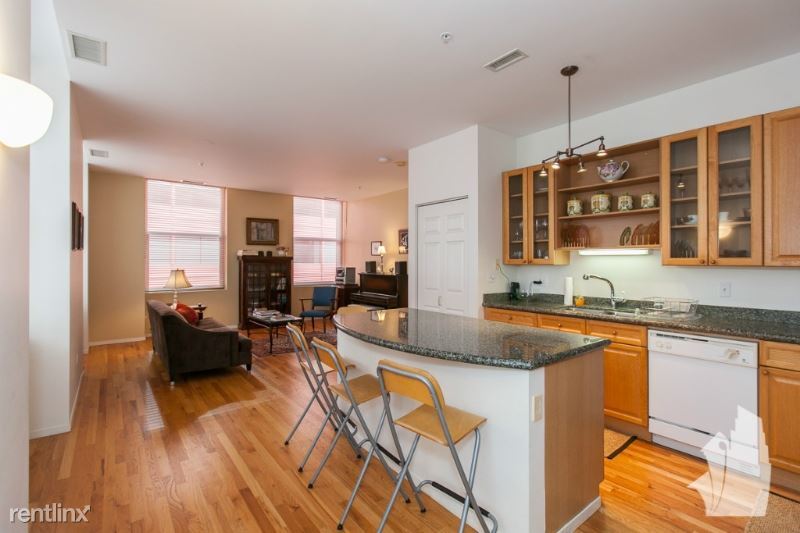 Primary Photo - 325 S Michigan Ave