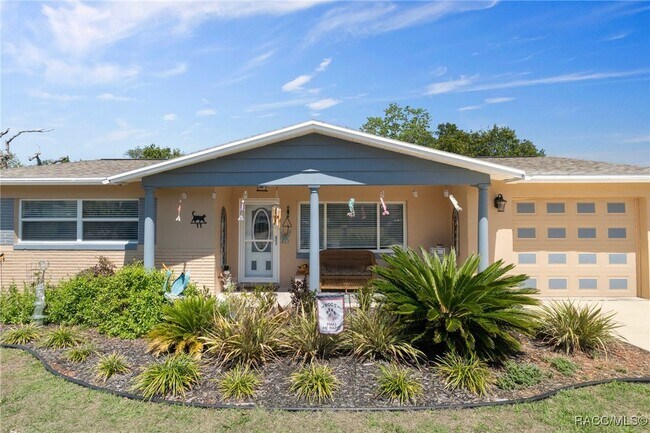 Building Photo - 11 Oak Hollow Dr