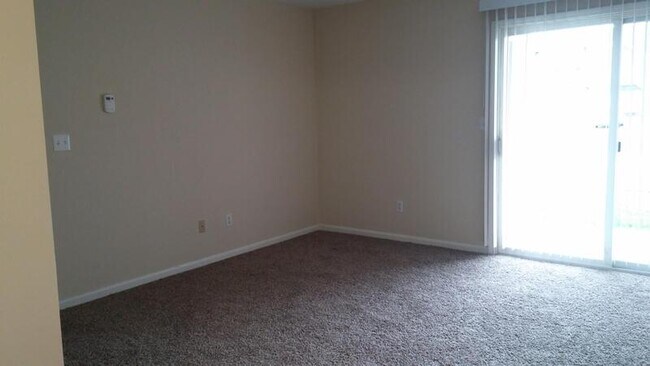 Foto del edificio - 4103 Blue Lick Ct