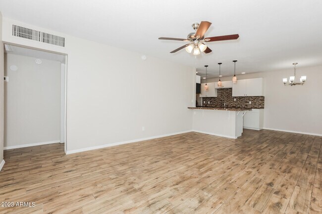 Building Photo - 608 N 47th Pl