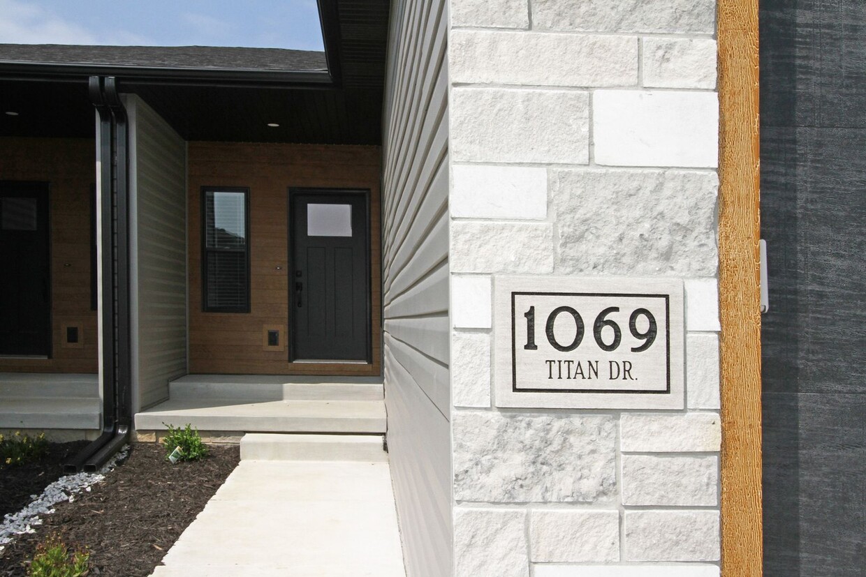 Foto principal - Awesome New Construction Townhouse