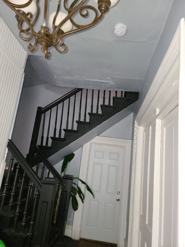 Building Photo - 320 S Fuller St