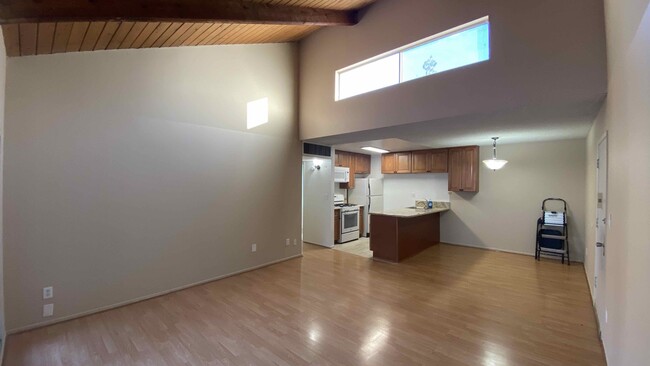 Building Photo - 8601 International Ave #277