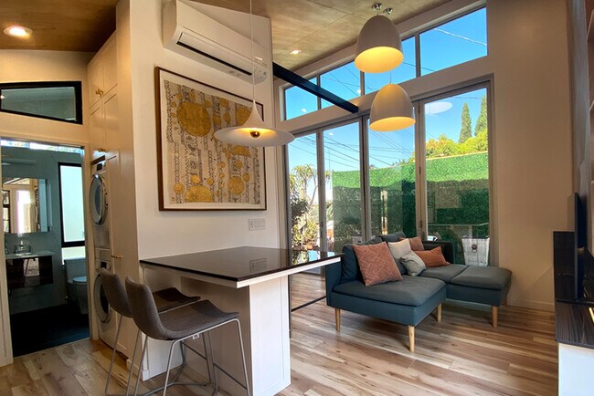 Foto del edificio - 2925 Midvale Ave