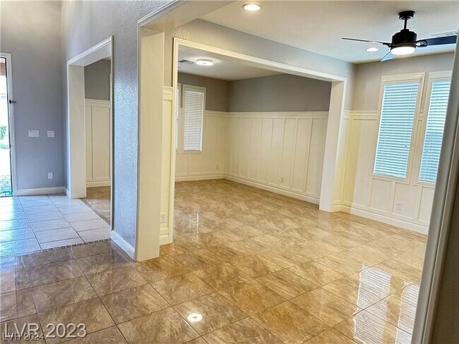 Building Photo - 5635 Shadow Bend Dr