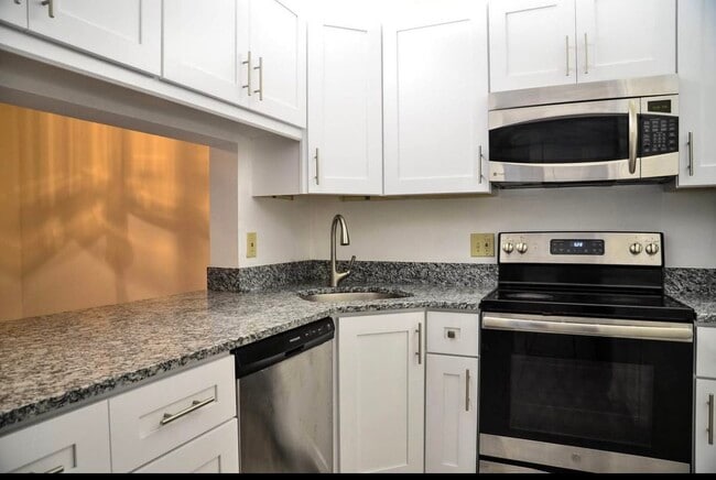 Building Photo - 209 Foxtail Dr