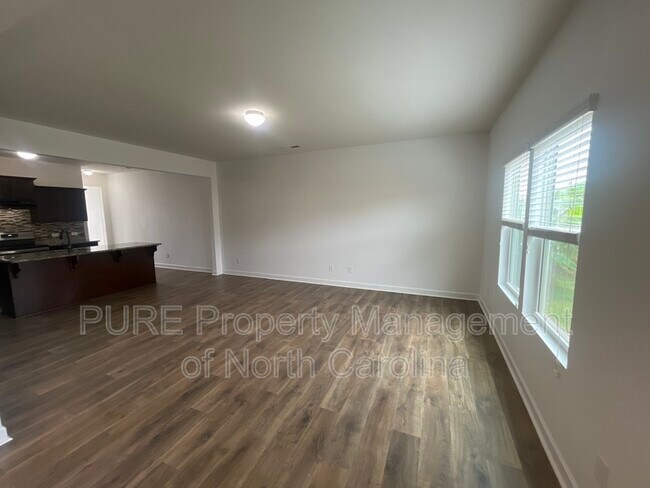 Foto del edificio - 172 Hidden Lakes Rd