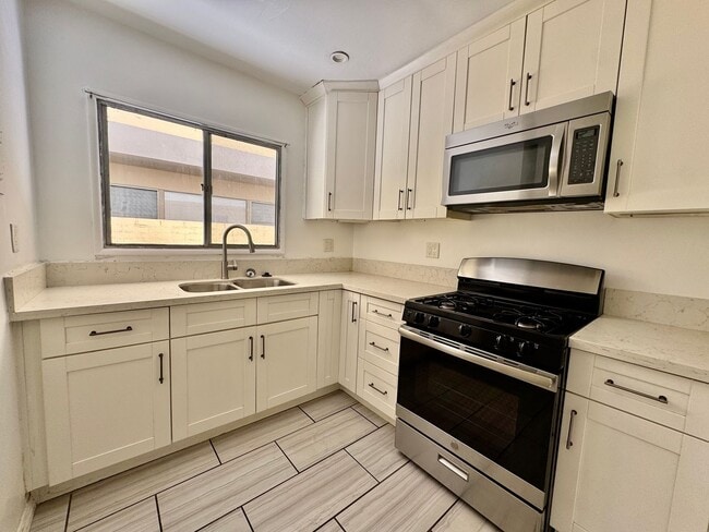 Building Photo - 337 Rexford Dr