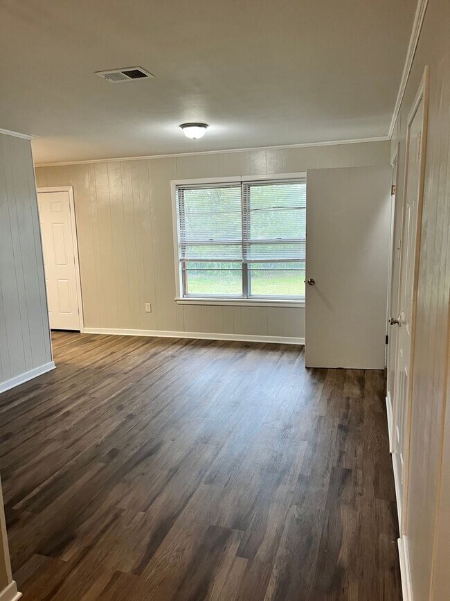 Foto del edificio - 3 Bedroom 1.5 Bath House in PG School Dist...