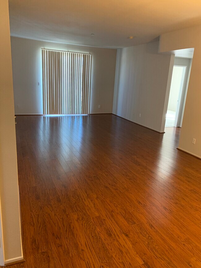 Dining/Livingroom - 10717 Lawler St