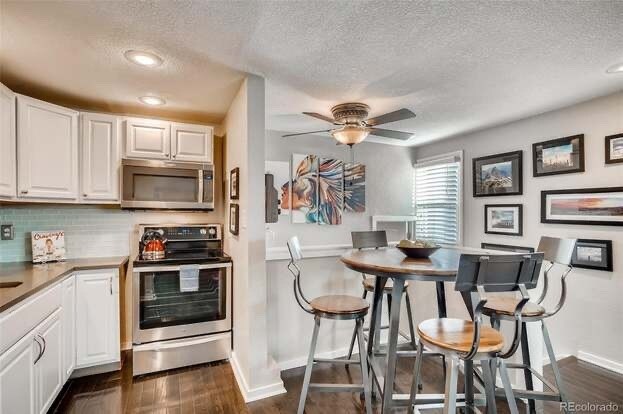 Building Photo - Charming 2 Bed/2 Bath Sunnyside Home