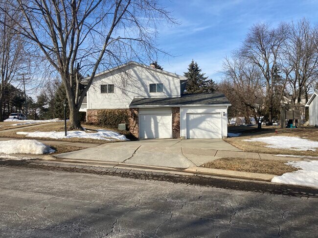 Building Photo - 12404 N Brentfield Dr
