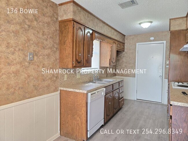 Foto del edificio - 3/2 House in Midway ISD!