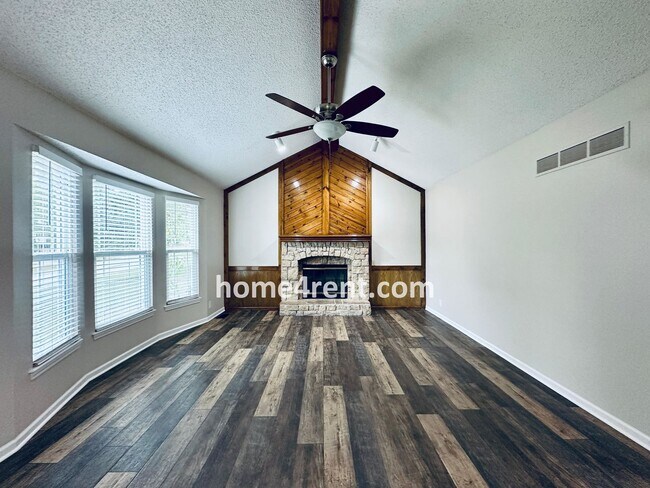 Foto del edificio - Wonderful Three Bedroom Olathe Home in a Q...