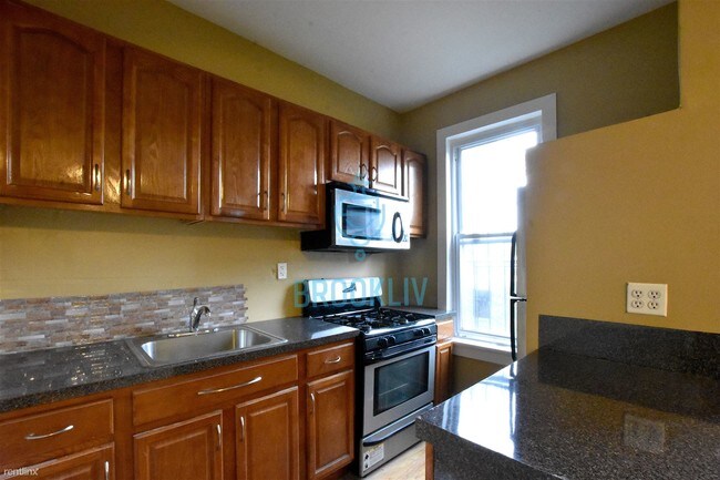 Foto del edificio - 2 br, 1 bath Apartment - 63 Macdougal St 2