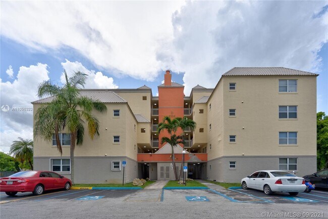 Foto del edificio - 8235 Lake Dr
