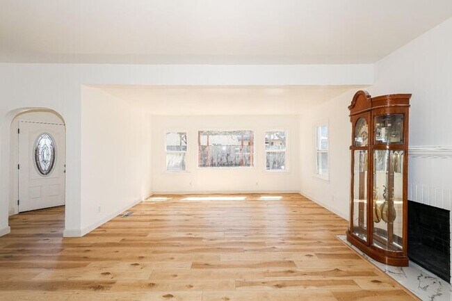 Building Photo - Ceres 3 bed 2 bath 2 story home