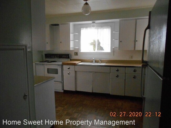 Building Photo - 3 br, 1.5 bath House - 820 W. Heron