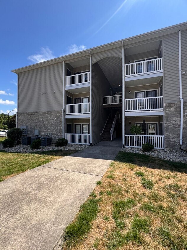 Primary Photo - 2BR 2BA Condo with All Appliances Included