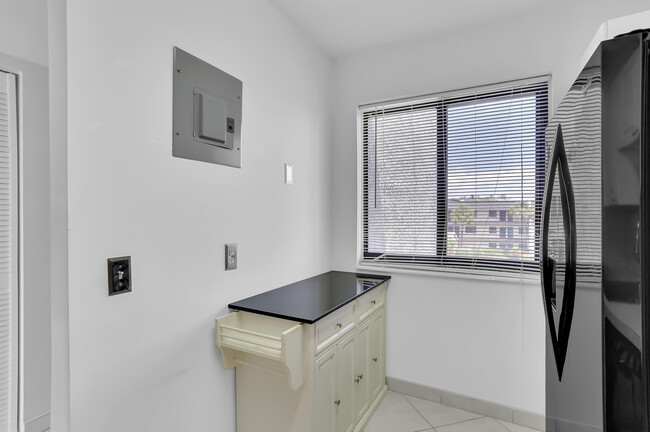Foto del edificio - 4290 Deste Ct