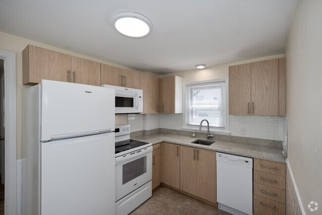 1BR, 1BA - 472SF - Kitchen - The Residences at Garden City