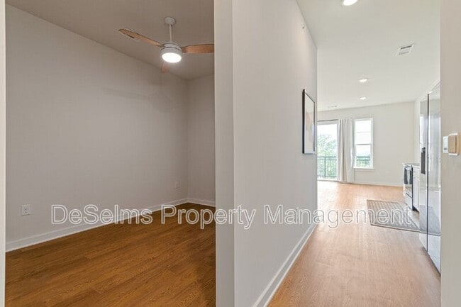 Building Photo - 600 E Trinity Ln