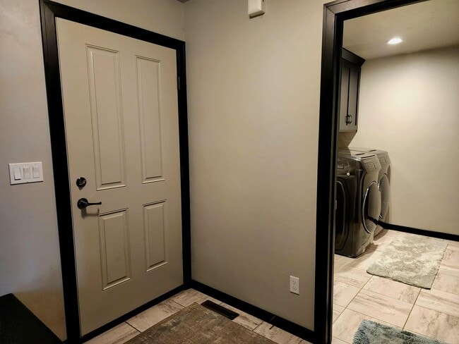 Foto del edificio - 2453 Scheuring Rd