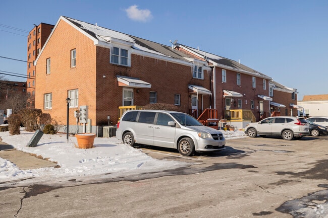 Alternate View - 121 Lawrence St