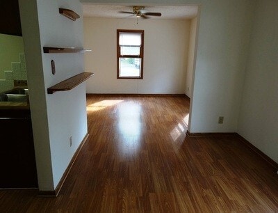 Building Photo - Deck? Yes! Parking? Ample!