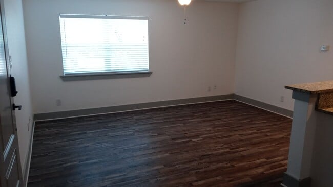 Building Photo - 4633 Fairmount St