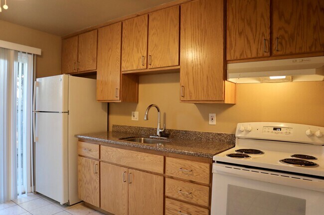 Building Photo - 37362 Elm St, Newark